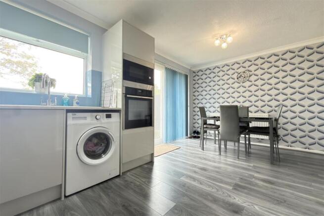 KITCHEN & DINING ROOM