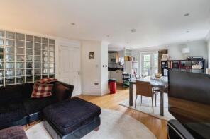 10, Alexander Mews, High Street, Billericay CM12 9AD