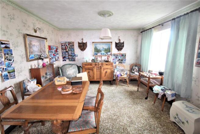 LOUNGE /DINER