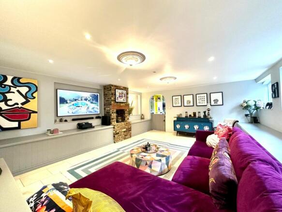 LOUNGE/LIVING