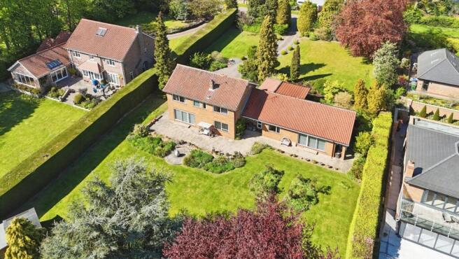 5 bed Detached for sale Image 4