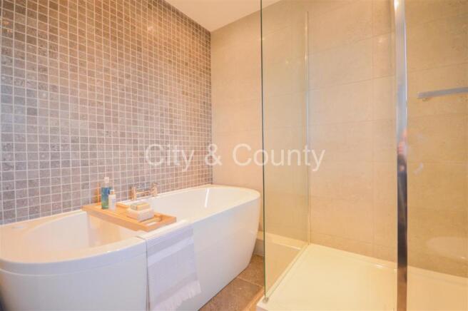 bathroom 1.jpg