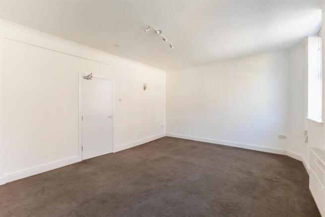 110702_Flat 1 45 High Street-9.jpg