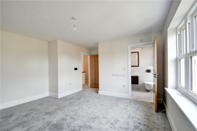 4 bed Semi-Detached for sale Image 8