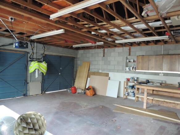 Double Garage/Workshop: