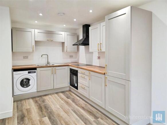 2 bed Apartment to rent Image 4
