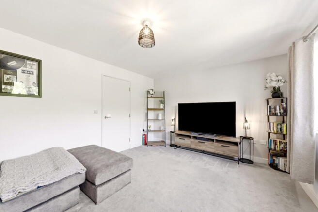 5 bed Town House for sale Image 8