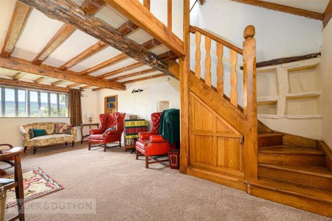 5 bed Detached for sale Image 11