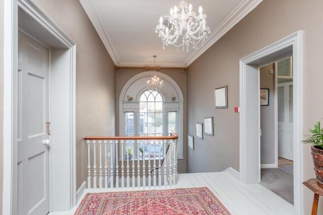 5 bed Detached for sale Image 11
