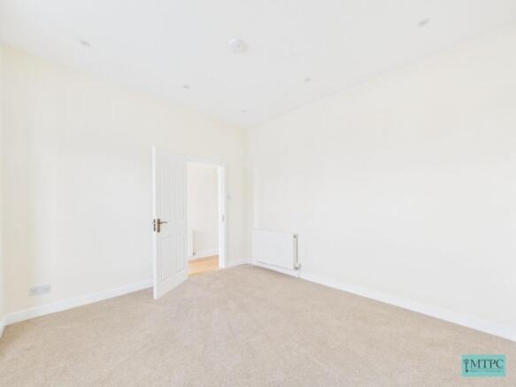 2 bed Terraced to rent Image 10