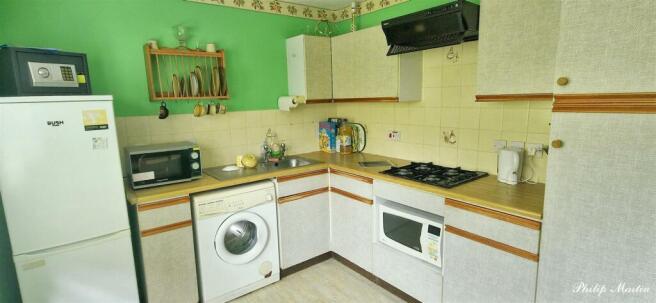 Kitchen 2.jpg