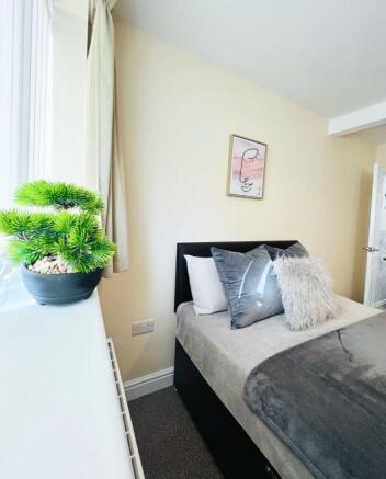 1 bed House Share to rent Image 5