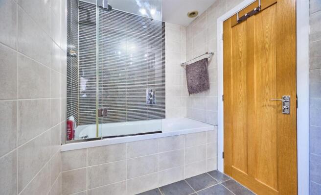 Bathroom to Rear