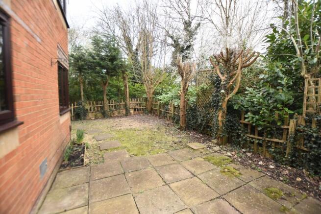 20 Kidd Close garden