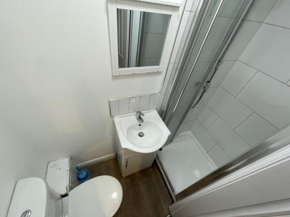 2 bed Flat to rent Image 6