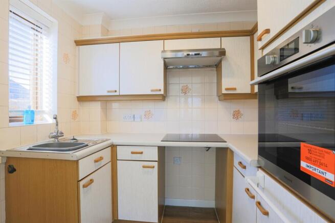1 bed Retirement Property to rent Image 5