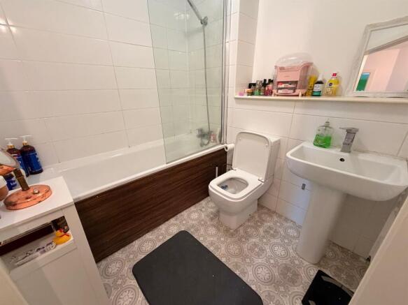2 bed Flat for sale Image 8
