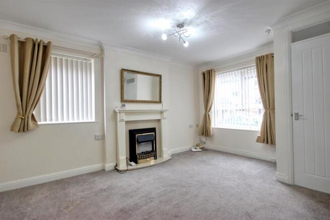2 bed Flat for sale Image 4