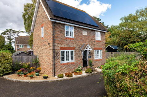 Maidstone Road, Paddock Wood, Tonbridge, TN12 6DB