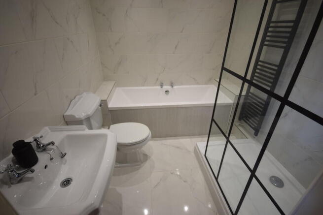 GROUND FLOOR BATH...