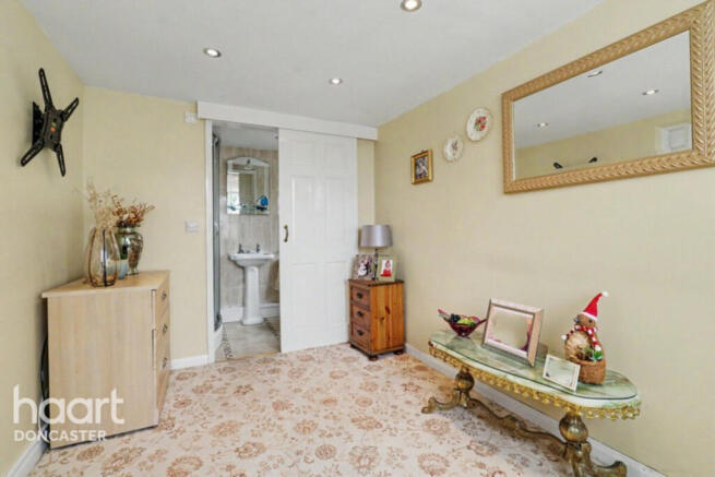 4 bed Detached for sale Image 6