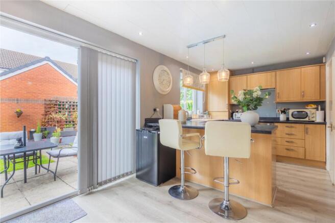 5 bed Detached for sale Image 5