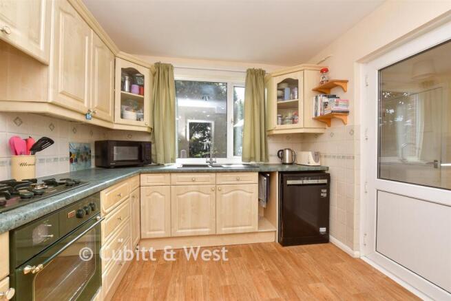 Blackthorn Road, Reigate, Surrey photo 4