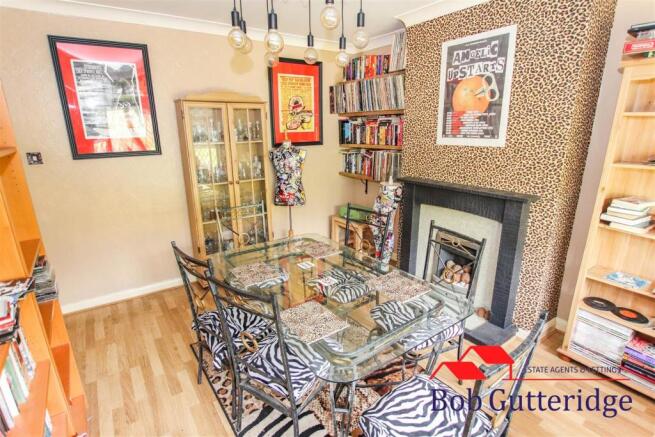 BAY FRONTED DINING ROOM