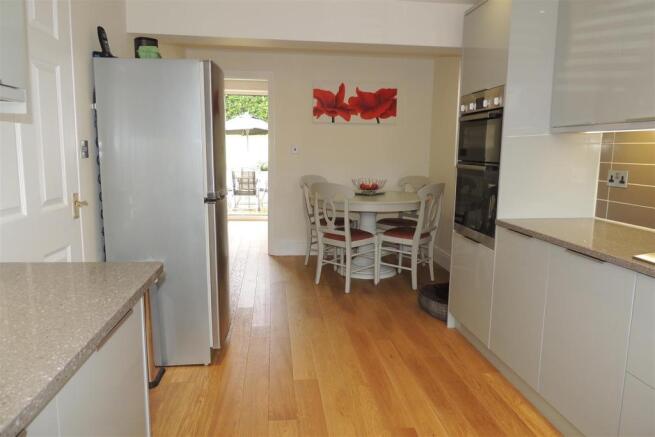 KITCHEN DINER