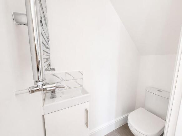 4 bed Detached for sale Image 5
