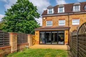 4, Pine Gardens, Horley RH6 7RH