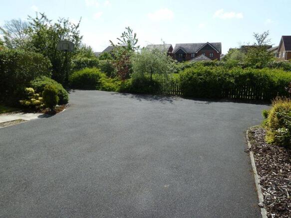 Spacious Driveway