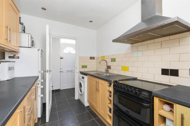 Roundhill Crescent-7.jpg