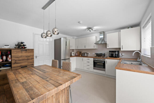 4 bed Detached for sale Image 11