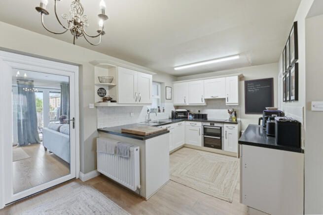 3 bed Semi-Detached for sale Image 6