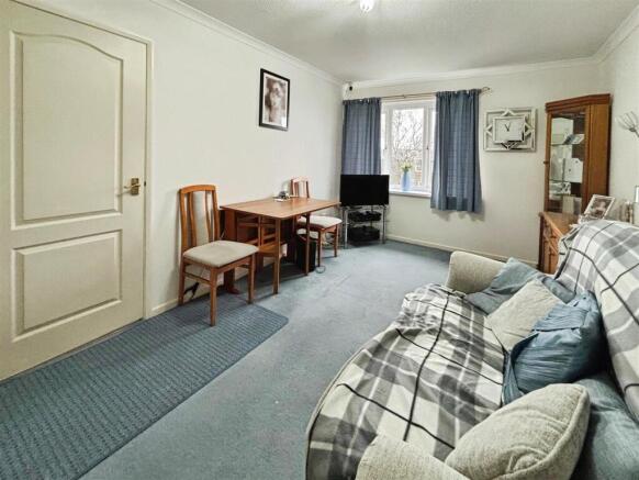 Hatton Close, Bradford, BD6 1JS photo 4