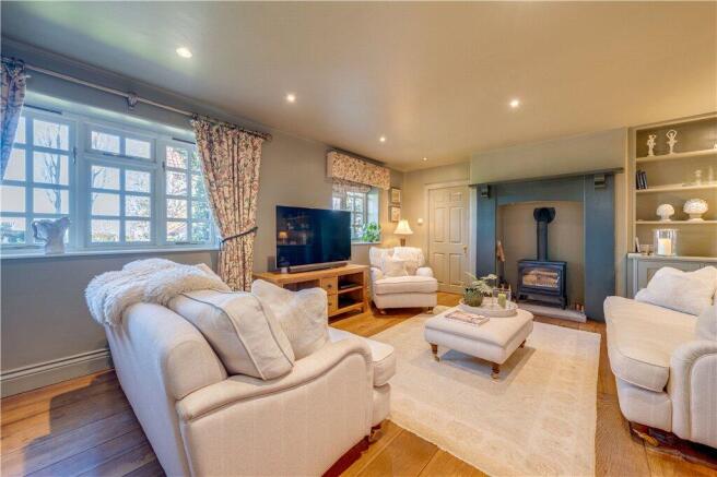 5 bed Detached for sale Image 7