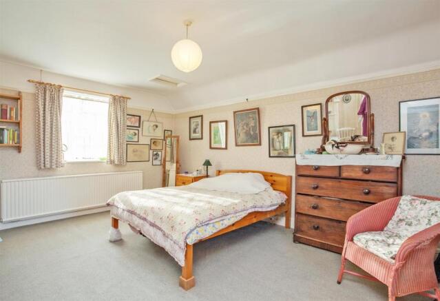 Bedroom 1.jpg