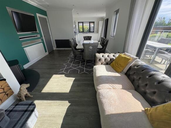 Open Plan Lounge, Dinging Area and Kitchen