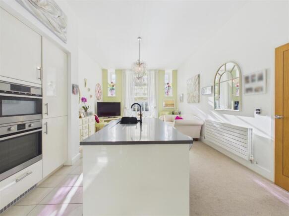 2 bed Apartment for sale Image 6