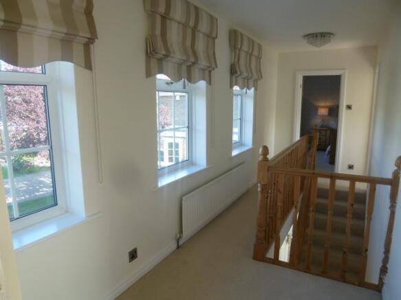 FIRST FLOOR GALLERIED LANDING