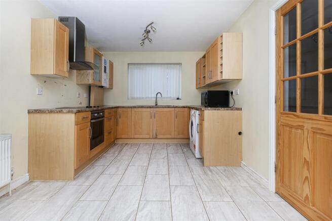 3 bed Detached for sale Image 4