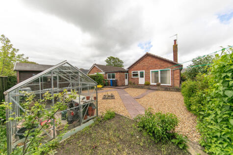 'Garlees' Lancaster Road, Knott End-on-Sea, Lancs FY6 0DU