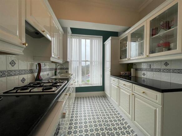 2 bed Apartment for sale Image 12