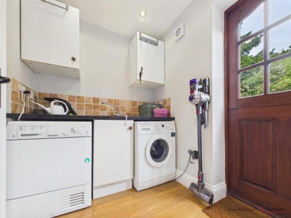 5 bed Detached for sale Image 10