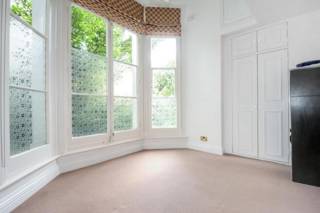 middle bedroom