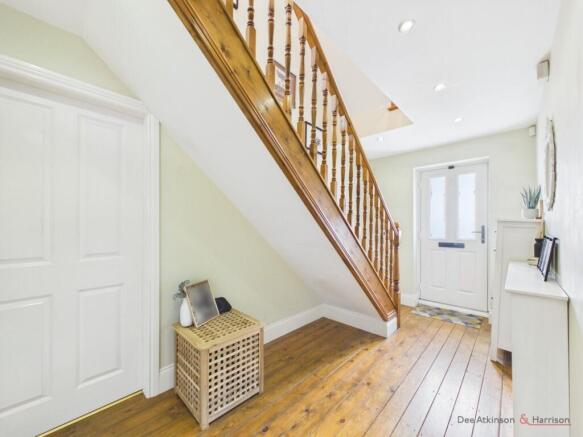 5 bed Detached for sale Image 11