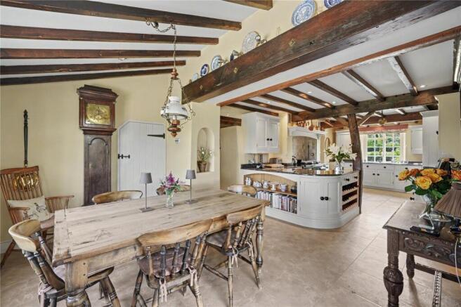 5 bed Detached for sale Image 10