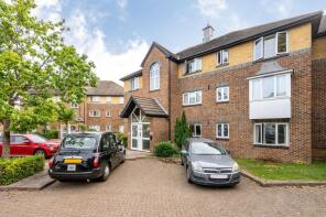 Flat 7, 21, Cotswold Way, Worcester Park KT4 8HB