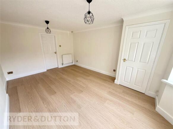 4 bed Detached to rent Image 5
